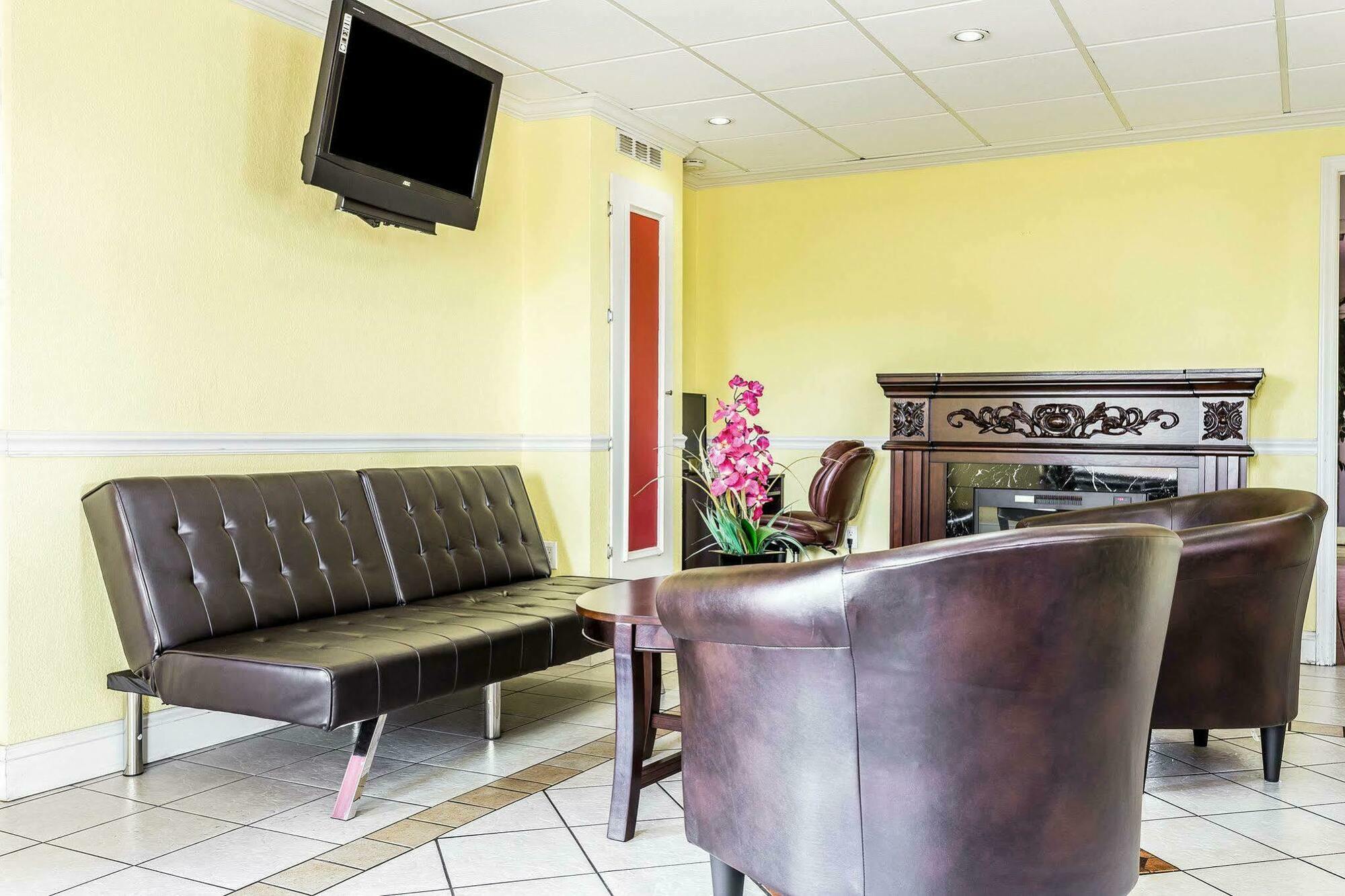 Econo Lodge Inn & Suites Matthews - Charlotte Εξωτερικό φωτογραφία