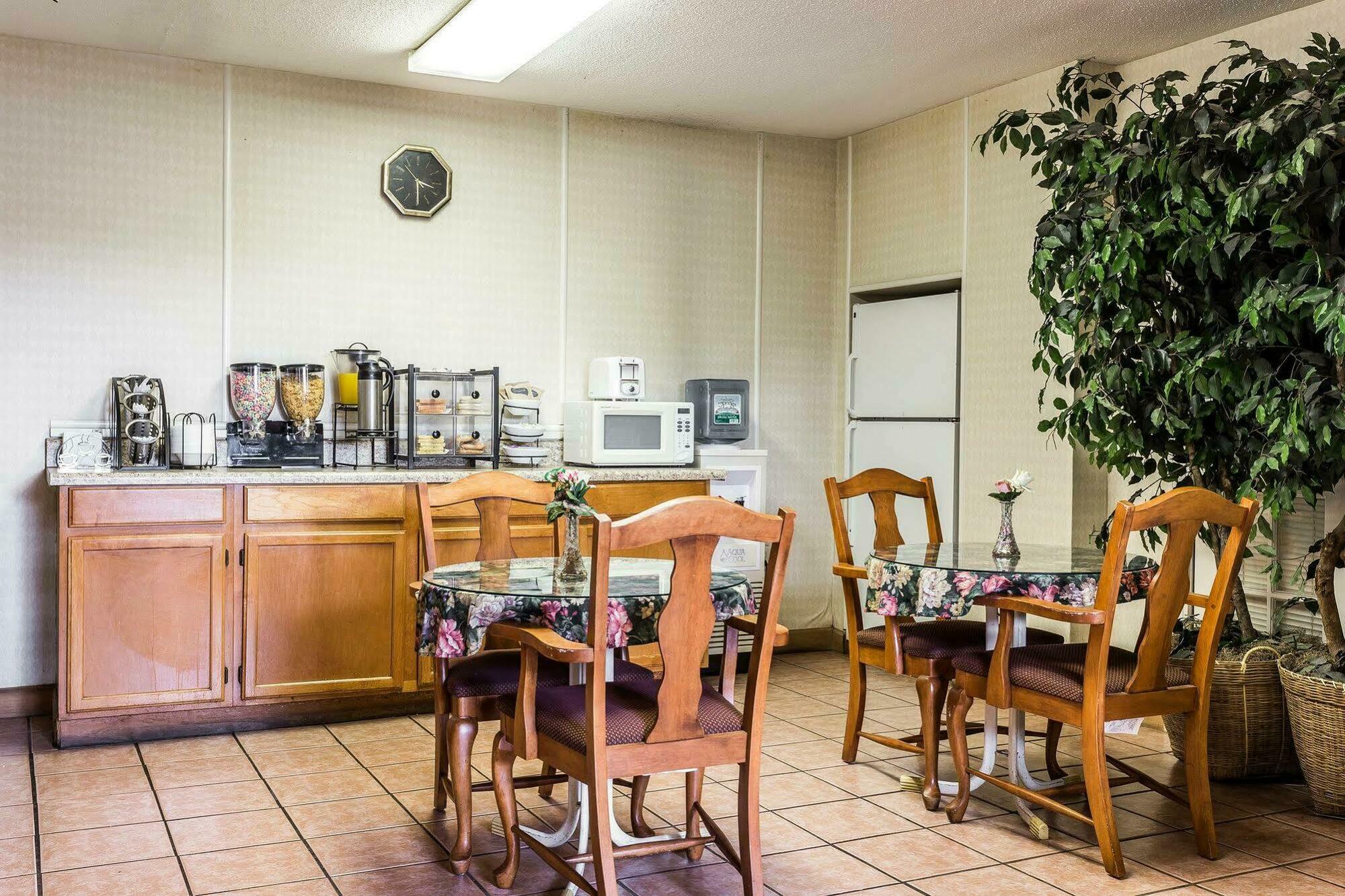 Econo Lodge Inn & Suites Matthews - Charlotte Εξωτερικό φωτογραφία