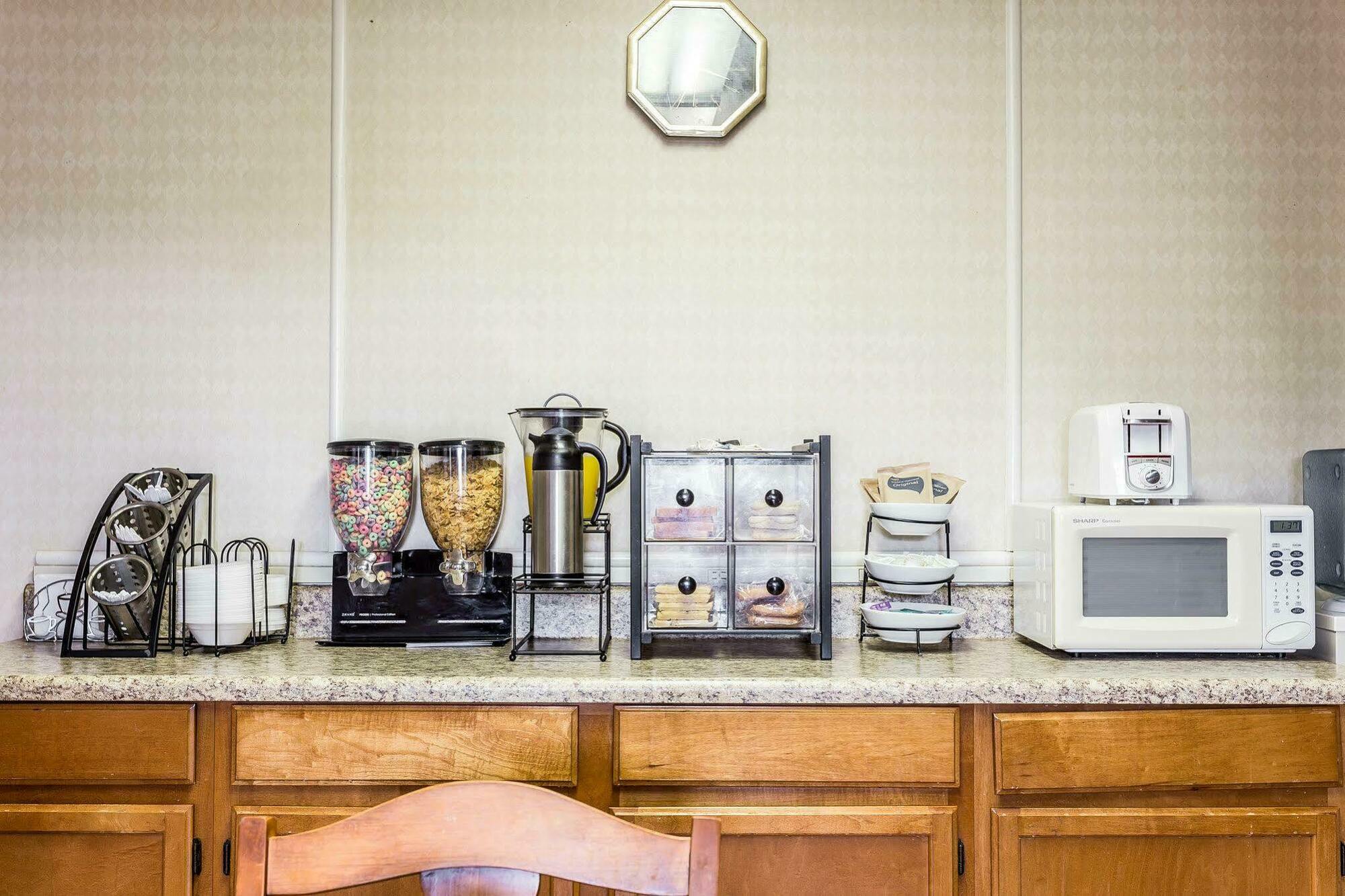 Econo Lodge Inn & Suites Matthews - Charlotte Εξωτερικό φωτογραφία