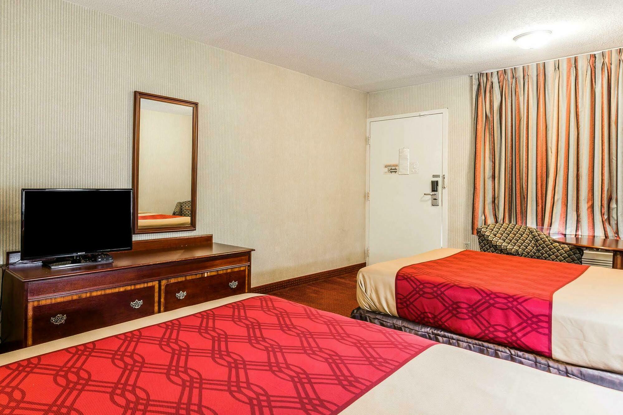 Econo Lodge Inn & Suites Matthews - Charlotte Εξωτερικό φωτογραφία