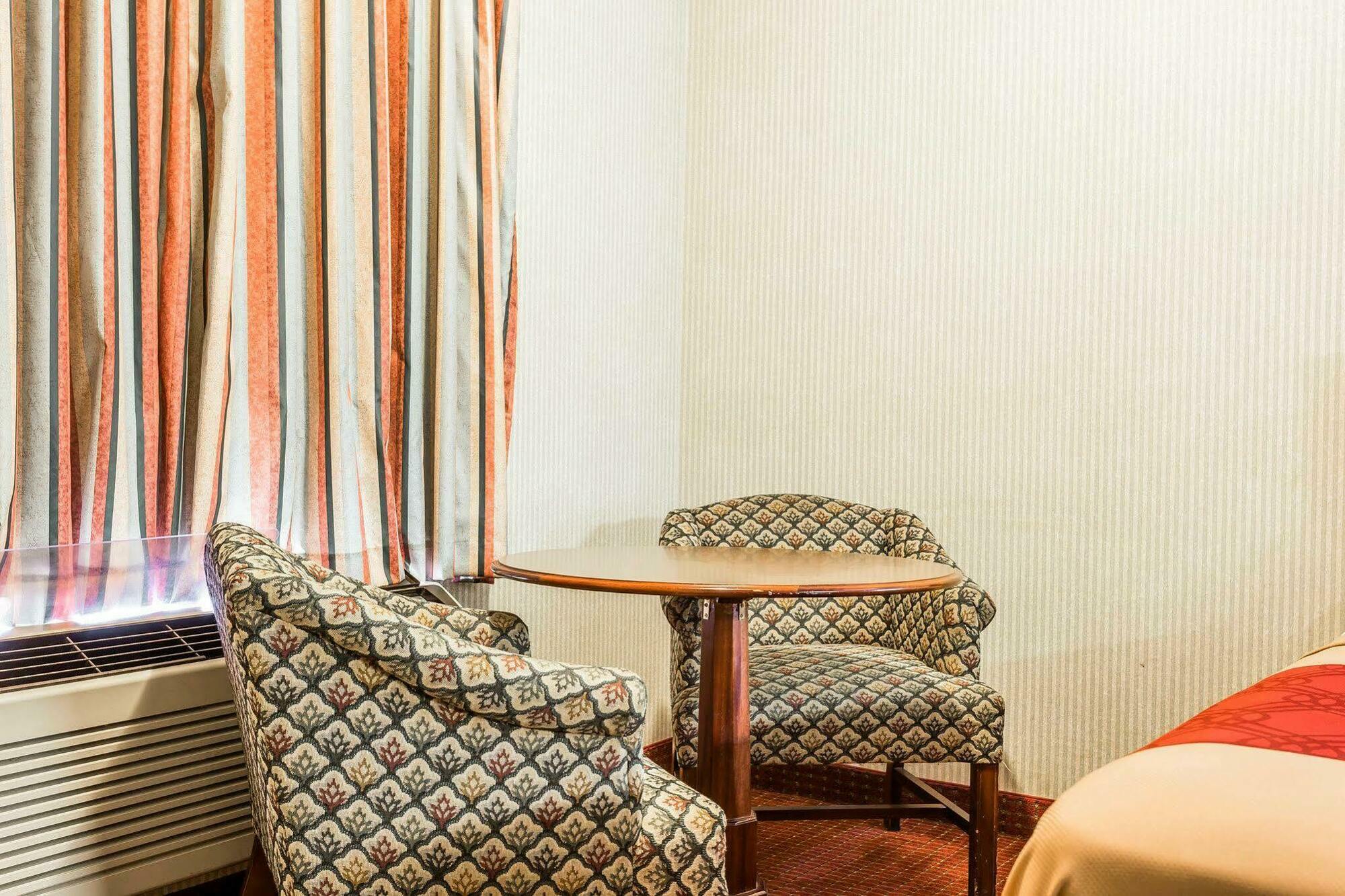Econo Lodge Inn & Suites Matthews - Charlotte Εξωτερικό φωτογραφία